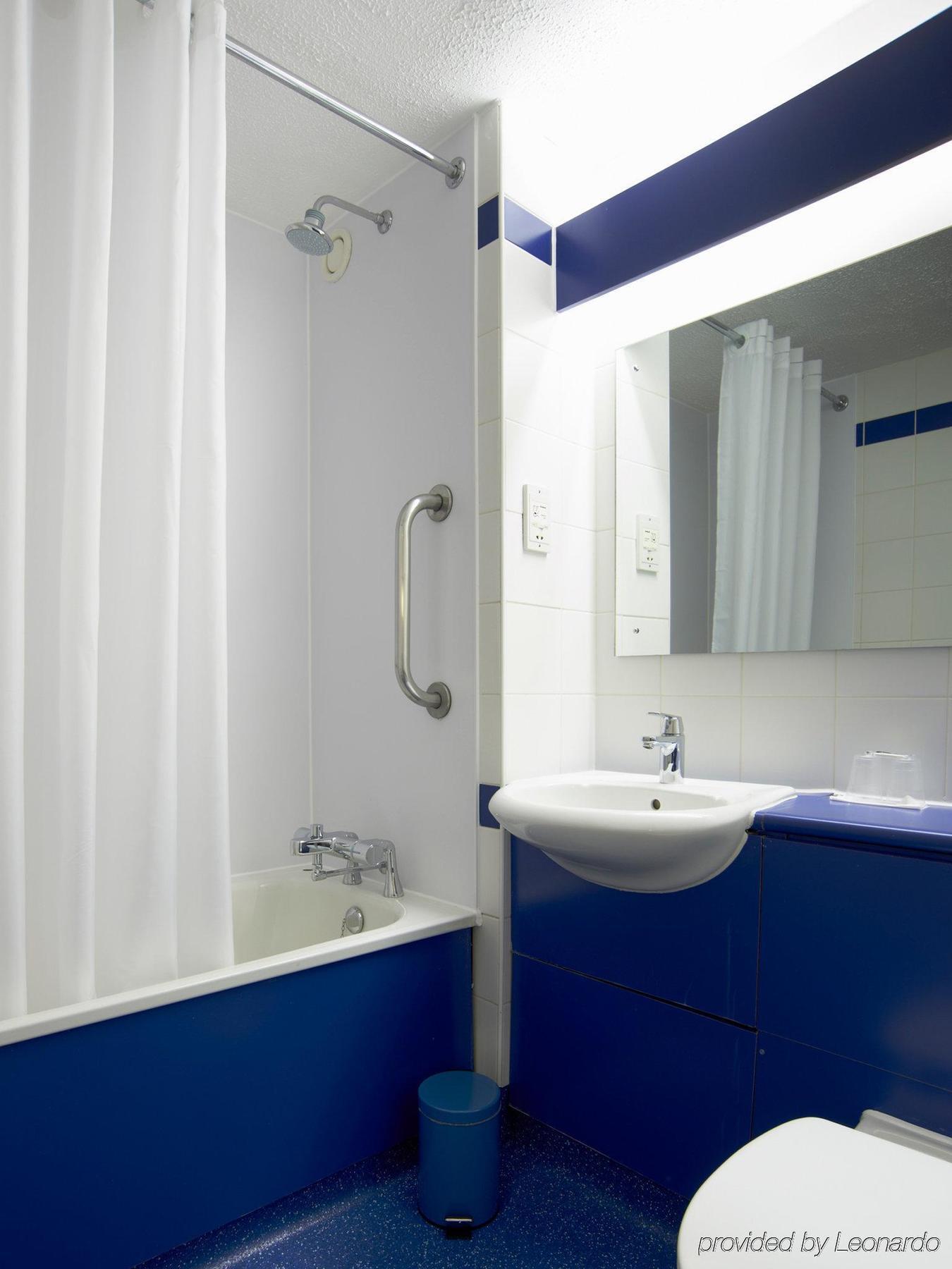 Travelodge Dundee Central Hotel Екстер'єр фото